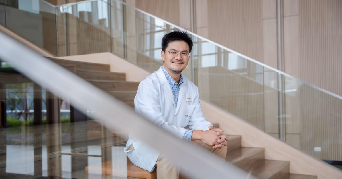 Dr Sunikom Suppauksorn Banner 2