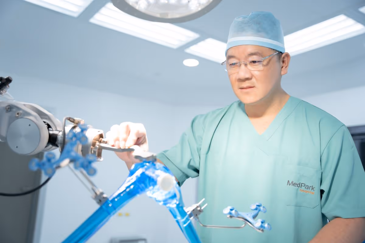 Dr Siripong Rosa 2