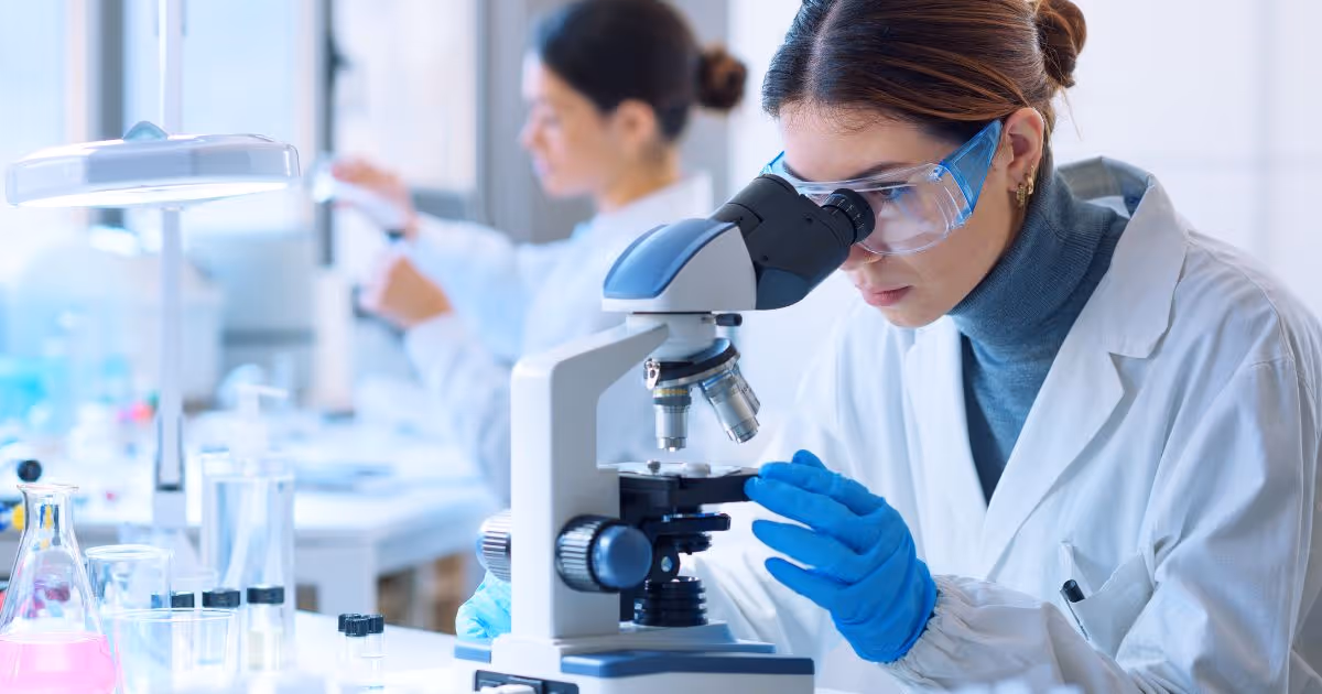 ตรวจมะเร็งปากมดลูก ตรวจ Pap Smear a gynecologist collects cervical cells with a wooden spatula, places them on a slide, and sends them to a laboratory for inspection.