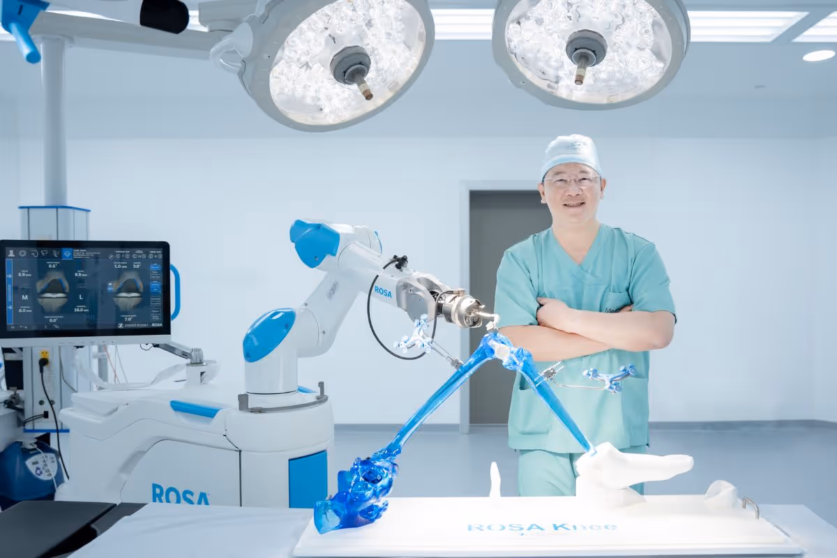Rosa หุ่นยนต์ช่วยผ่าตัด Dr Siripong Rosa 4