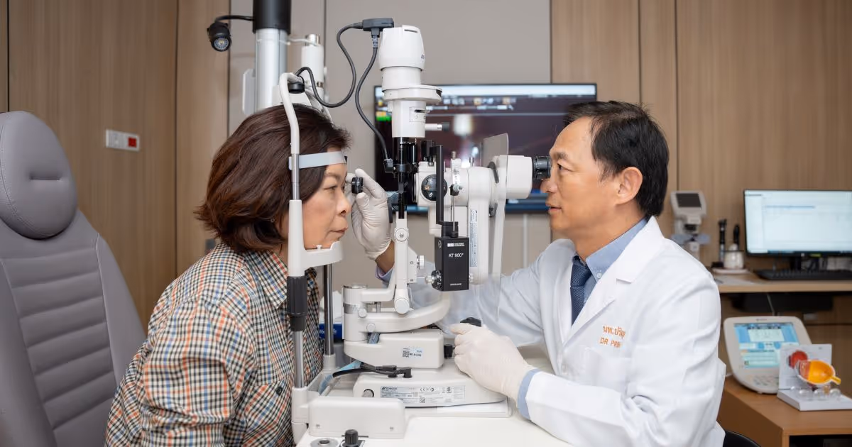 Cataract Surgery With Two Distinct Intraocular Lens Replacement 3