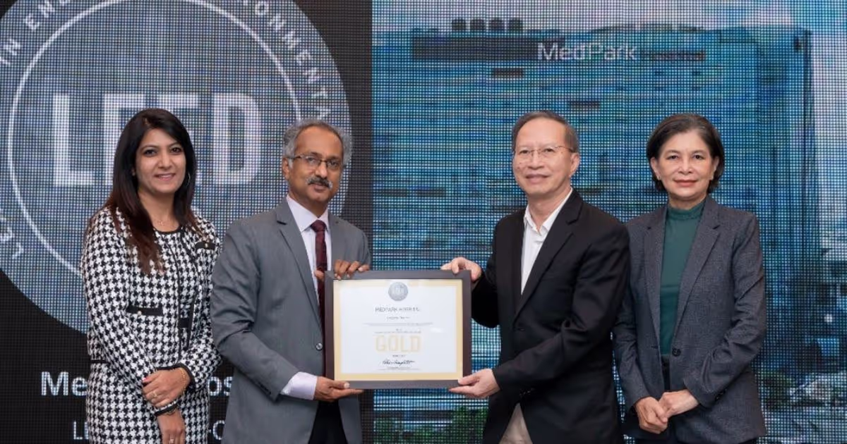 เมดพาร์คชูแนวคิดอาคารปลอดภัย เป็นมิตรกับสิ่งแวดล้อม เจ้าของรางวัล LEED ระดับ GOLD MedPark promotes the concept of a safe and environmentally friendly building, emphasizing a green building standard with its LEED Gold certification.