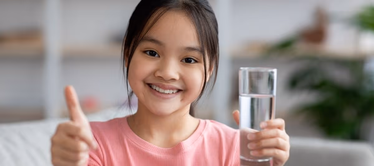 การรักษาต่อมทอนซิลอักเสบโดยการดูแลตัวเองที่บ้าน ดื่มน้ำมากๆ Tonsillitis