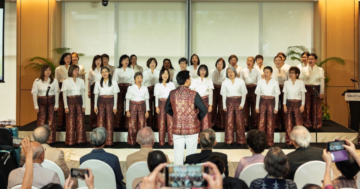 Dr. Banloo Siriphanich 11