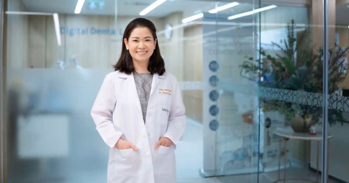 ทพญ.วิมลกาญจน์ ดำรงรัตน์นุวงศ์ ทันตแพทย์เฉพาะทางด้านทันตกรรมโรคเหงือก - Dr Vimonkan Damrongratnuwong, A dentist specializing in periodontics