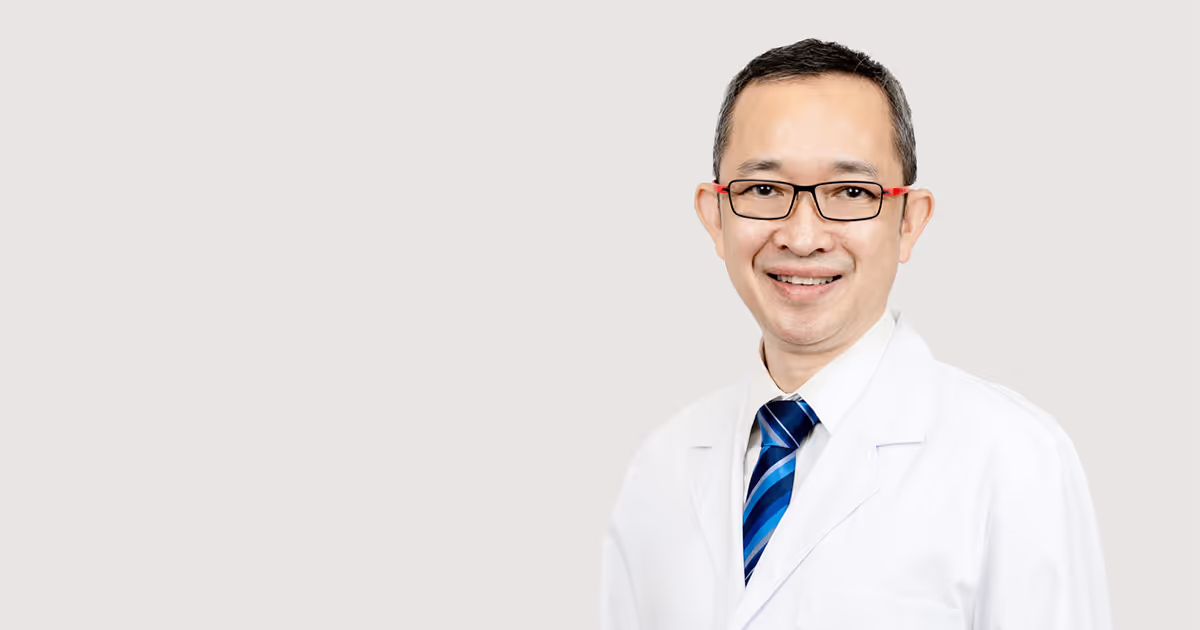 ทพ. สนธิ ศิริมัย ทันตแพทย์ผู้เชี่ยวชาญด้านทันตกรรมประดิษฐ์ - Dr Sonthi Sirimai