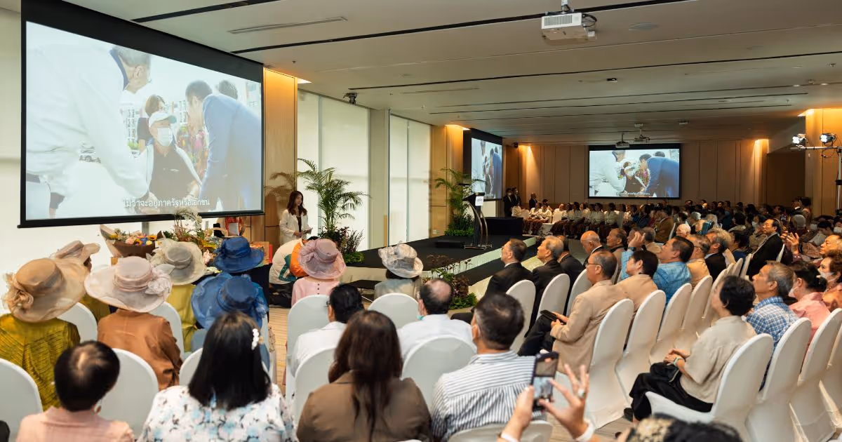 Dr. Banloo Siriphanich 9