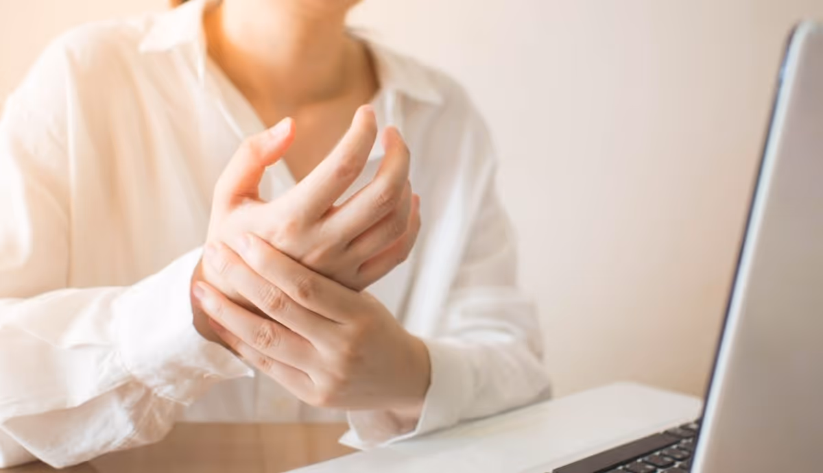 อาการและสาเหตุของโรคนิ้วล็อค-Symptoms and causes of trigger finger