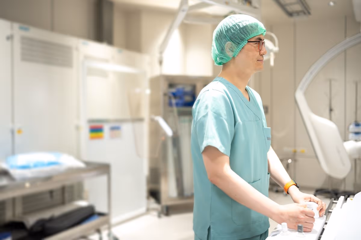 Dr Suwatchai Pornratanarangsi Banner  5