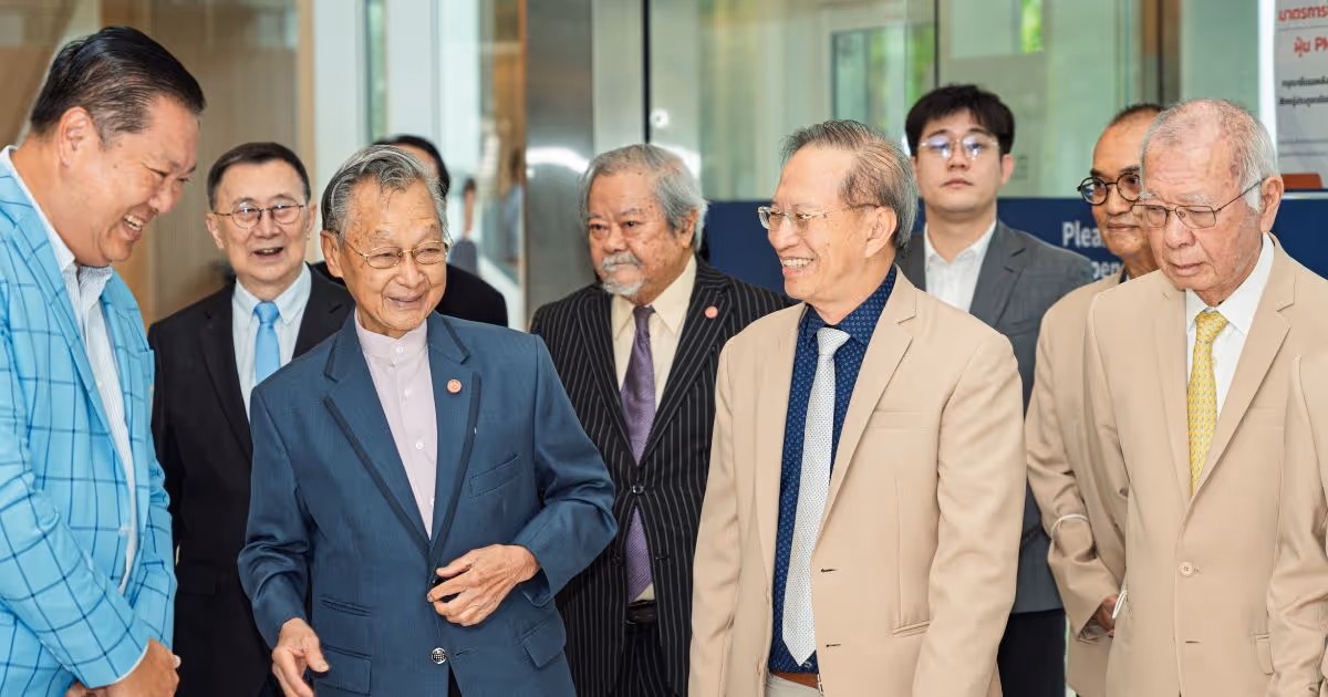 Dr. Banloo Siriphanich