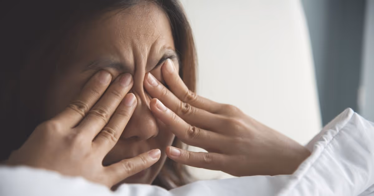 What are the symptoms of keratitis?กระจกตาอักเสบ