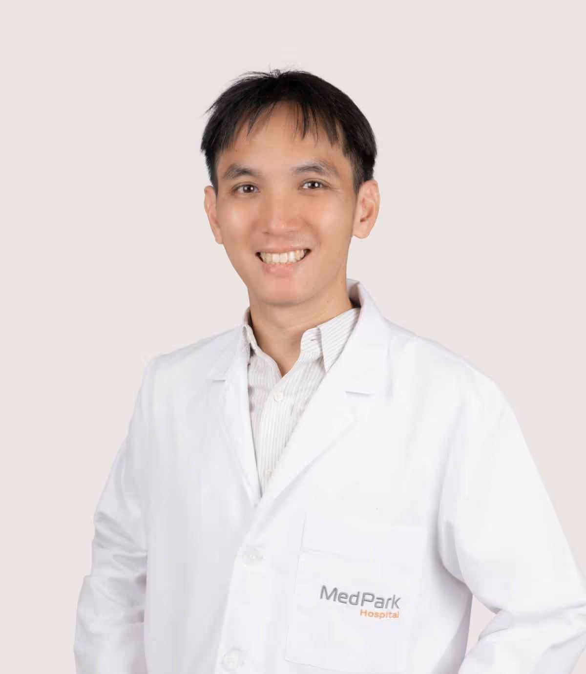 นพ. ทรรศนะ อุทัยธรรมรัตน์