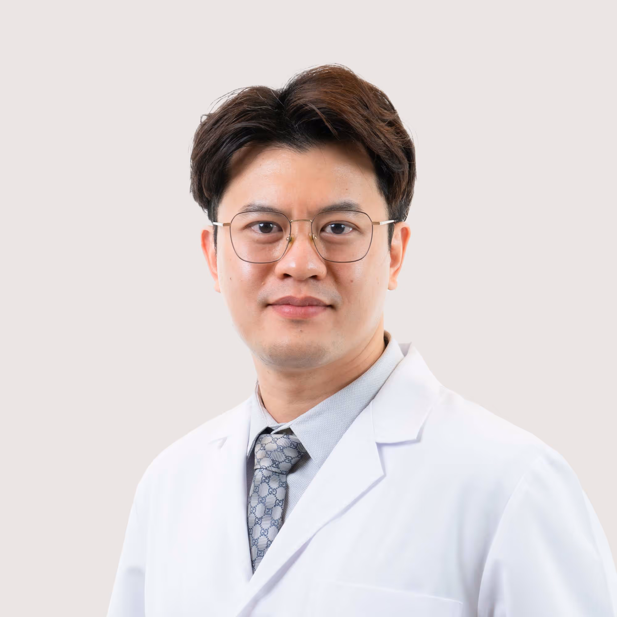 Dr Ekkaphol Larpumnuayphol