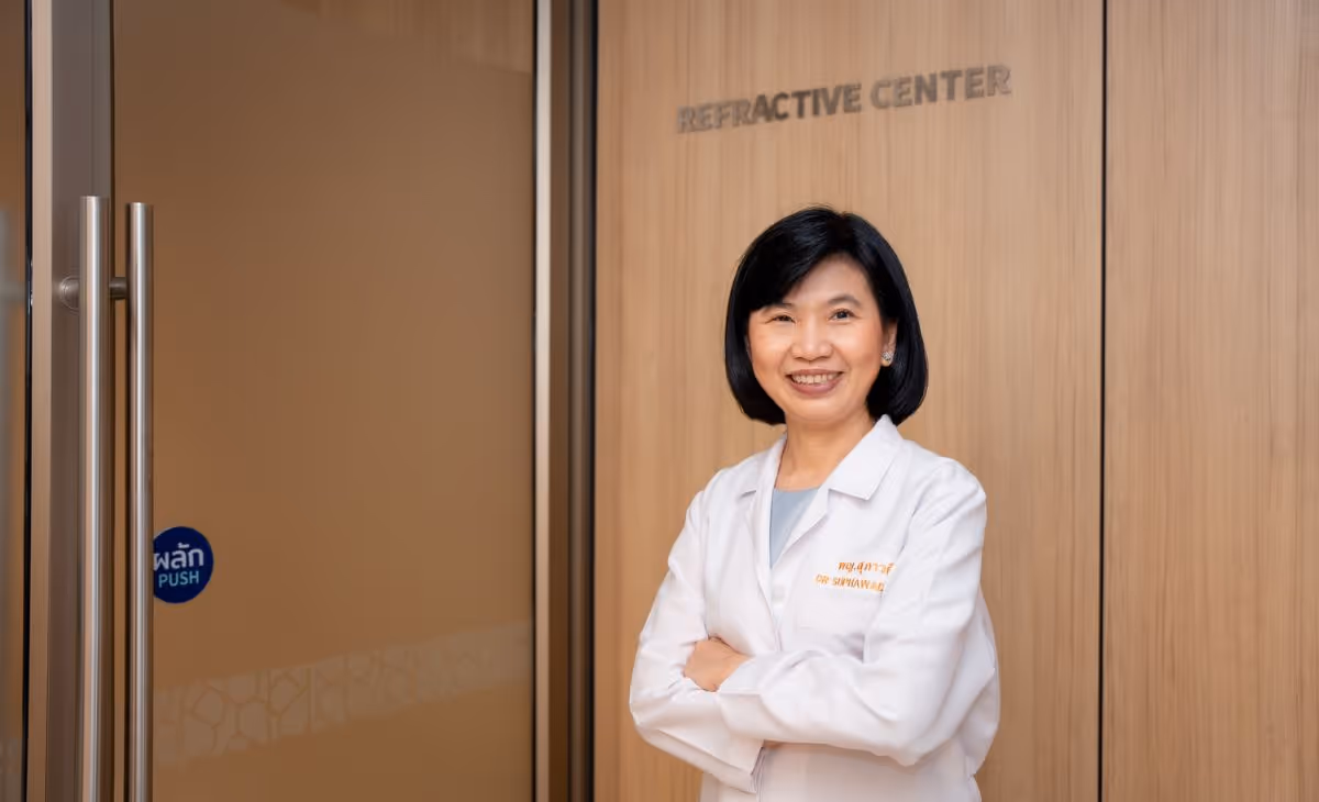 ทำเลสิก เตรียมตัวดี ก็มีโอกาสมองเห็นชัดเร็วขึ้น - Dr Suphawadee Erjongmanee Banner 6