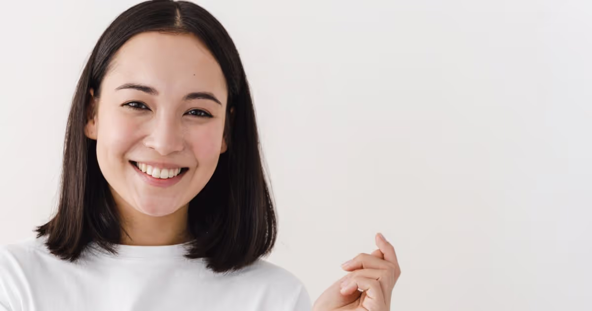 จัดฟันเหล็ก VS จัดฟันใส Invisalign แบบไหนเหมาะกับคุณที่สุด