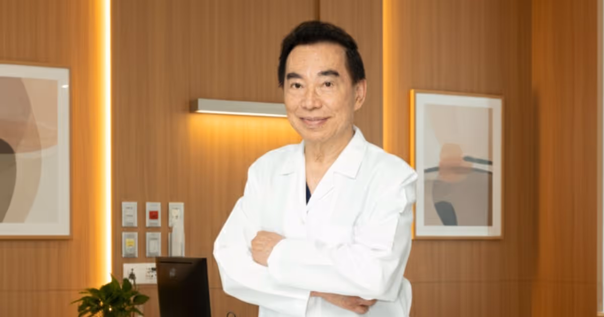 จุดเริ่มต้นของ นพ.ดำเกิง กับโอกาสในการเรียนรู้การปลูกผมจากรุ่นแรก ๆ ของโลก