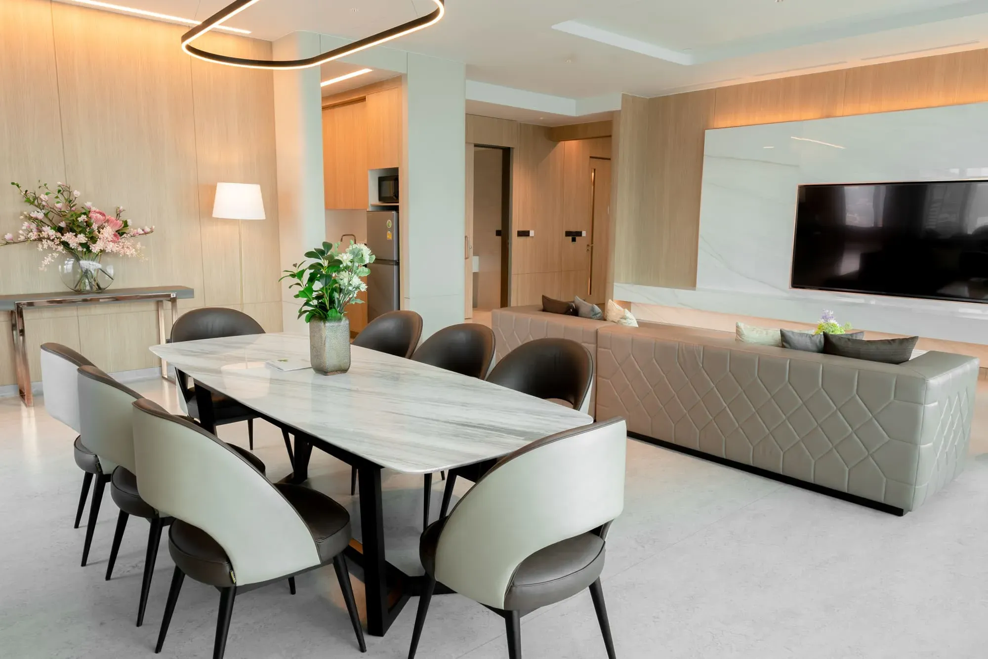 Royal Lake Suite 2