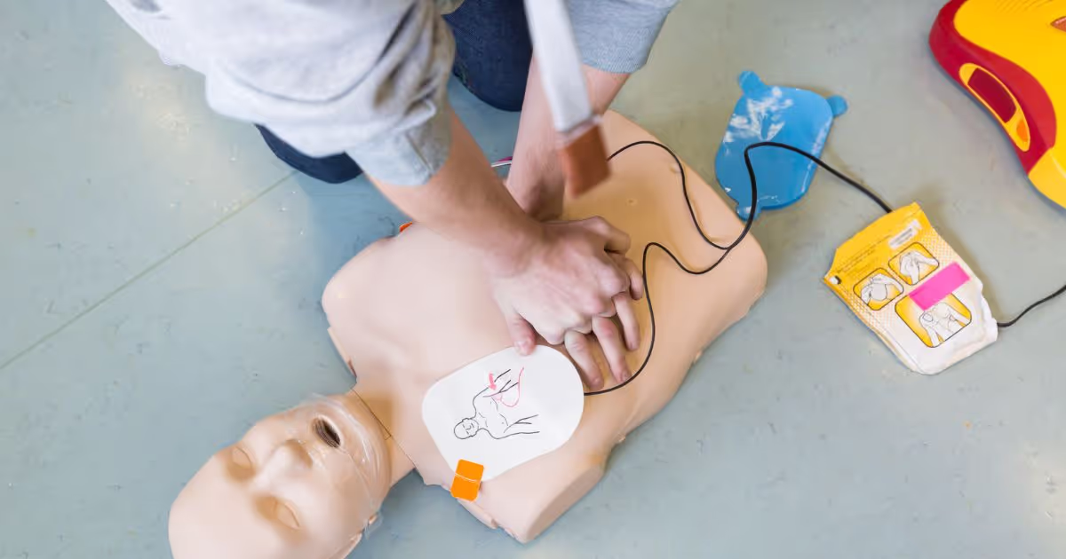 เครื่องกระตุกไฟฟ้าหัวใจอัตโนมัติ (AED) วิธีใช้ และคำแนะนำการใช้ AED - Automated External Defibrillators (AED) - How to use an AED and Tips