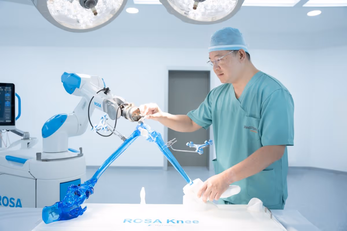 Dr Siripong Rosa 1
